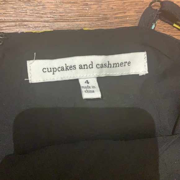 Cupcakes and cashmere cute floral dress, size 4 - Picture 7 of 8